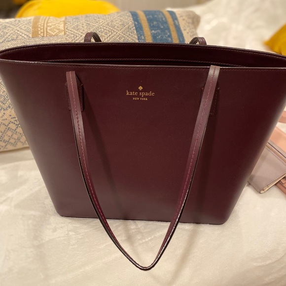 Medium Kate Spade Tote - Picture 1 of 4